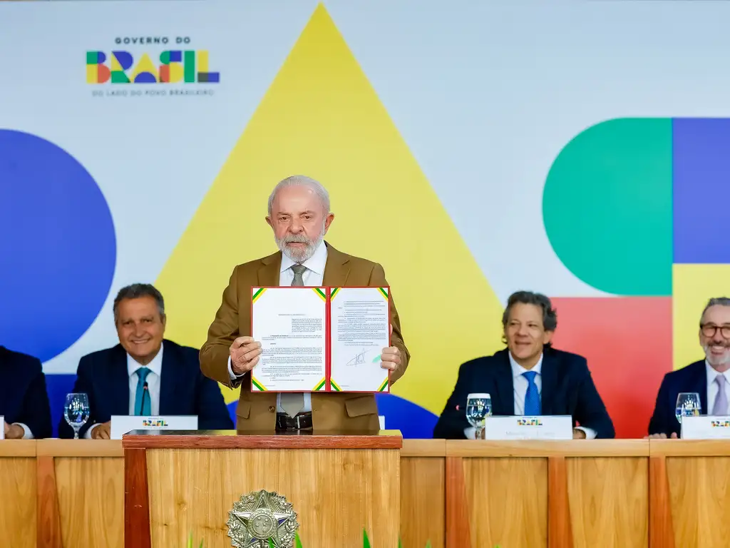 Alta do diesel expõe déficit na matriz modal e no refino